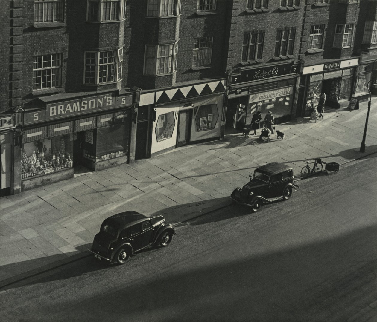 Utcai jelenet Londonban alkotó: Godfrey Macdominic