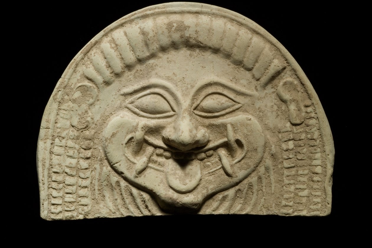 Gorgon fejének előtagja, Tarentóból, Kr.e. 6. század (terrakotta) alkotó: Greek