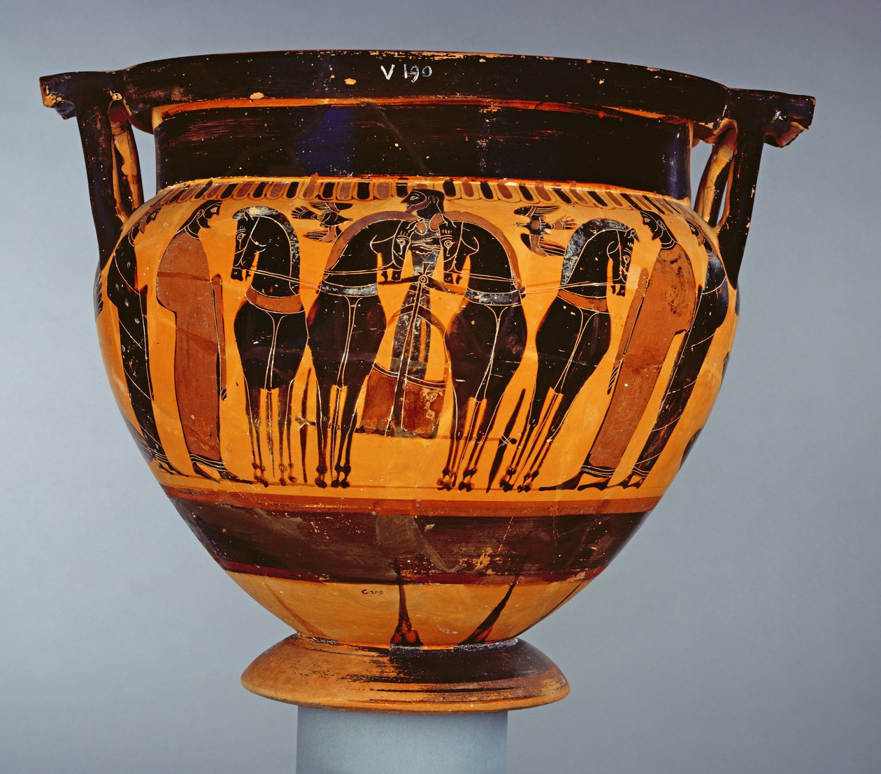 Tetőtéri fekete figurás oszlopkráter négylovas szekérrel díszítve, a Louvre F6 festője, Gelából, Kr.e. 575-550 (kerámia) alkotó: Greek