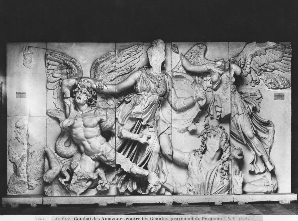 Zeusz és Athéné nagy oltárának másolata Pergamonból, Kr.e. 180-160 körül (márványból készült gipszöntvény). alkotó: Greek