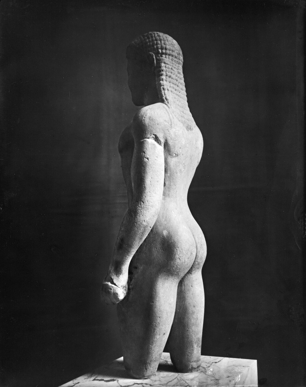 Kouros, Parosból, Asklepios szentélye közelében, ie 540 körül (márvány) (lásd még: 154092) alkotó: Greek
