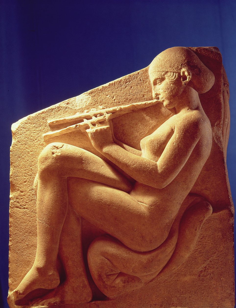 Ludovisi trón, fuvolázó nőt ábrázoló tábla, Kr.e. 470-60 körül (márvány) alkotó: Greek