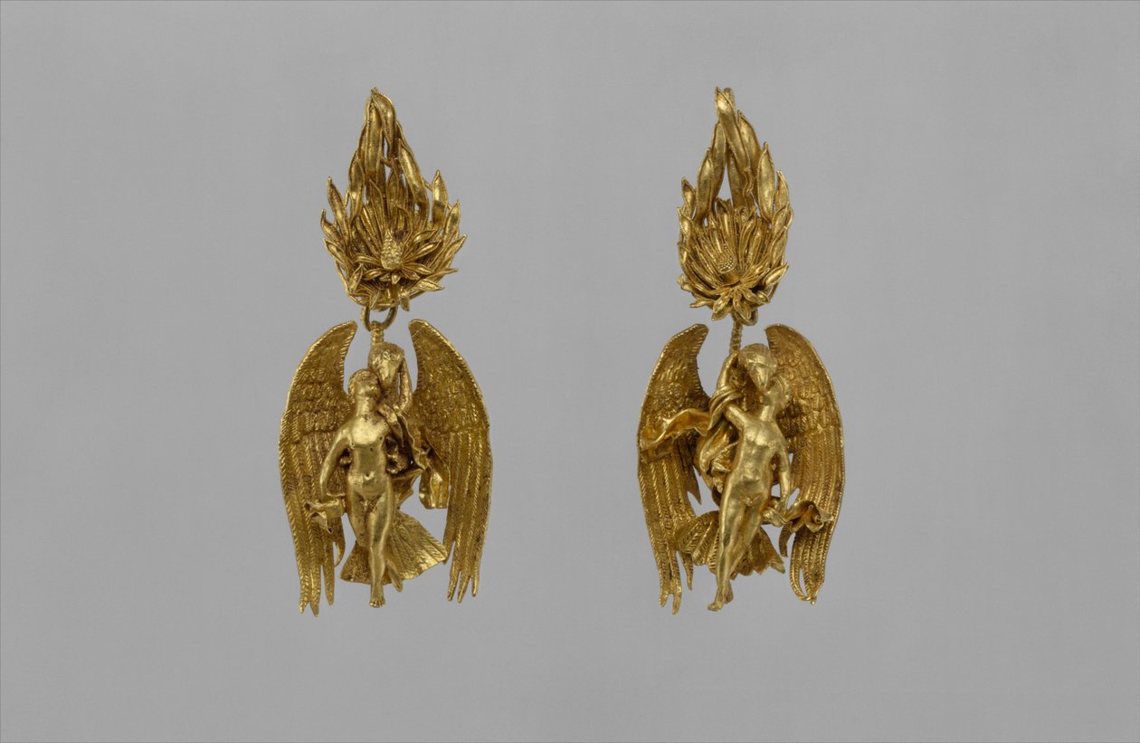 Arany fülbevaló pár Ganümédesszel és a sassal, Kr.e. 330–300 (arany) alkotó: Greek