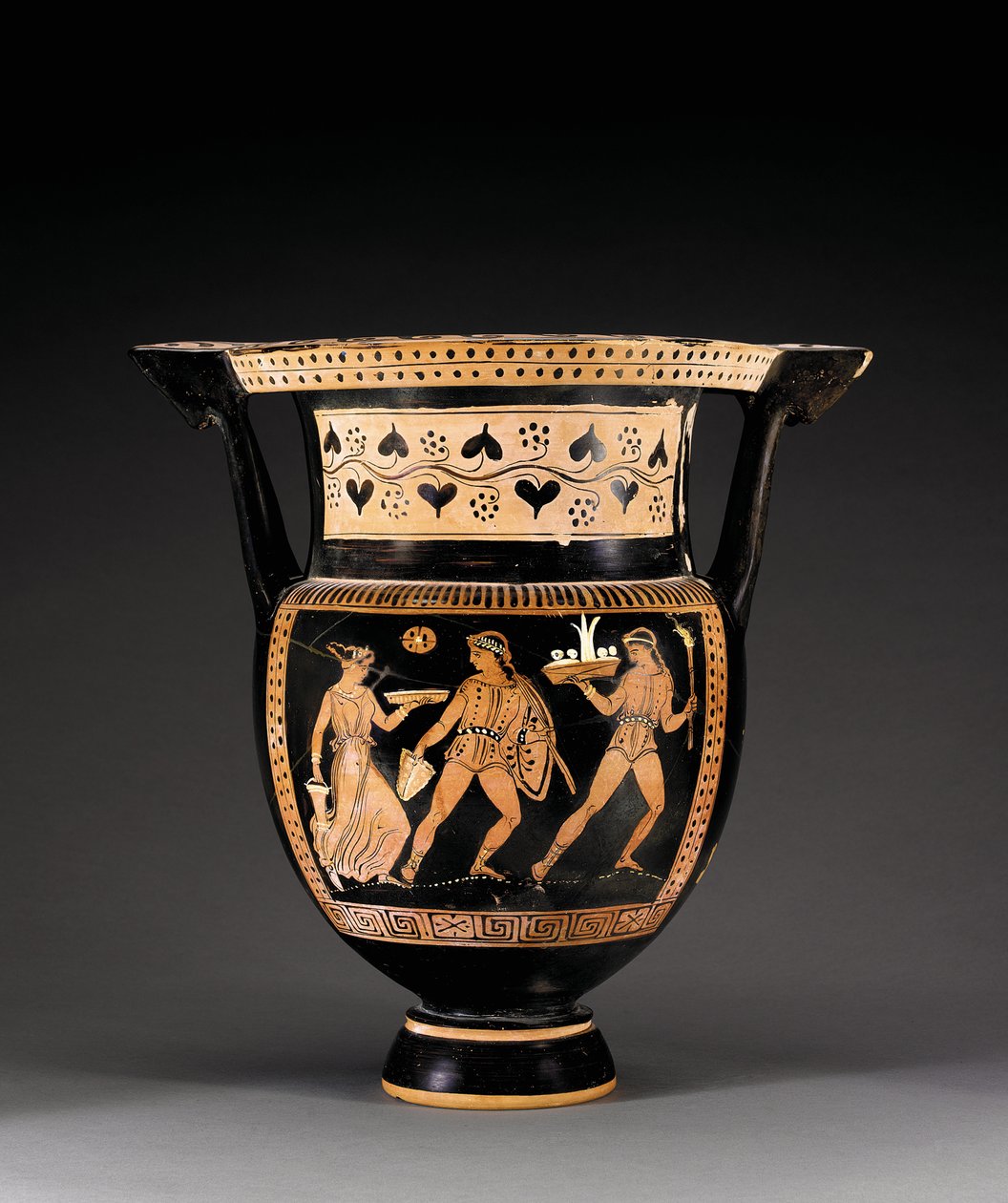 Apuliai vörös figurás oszlopkráter, a Letet csoportnak tulajdonítható, Kr.e. 370-360 alkotó: Greek