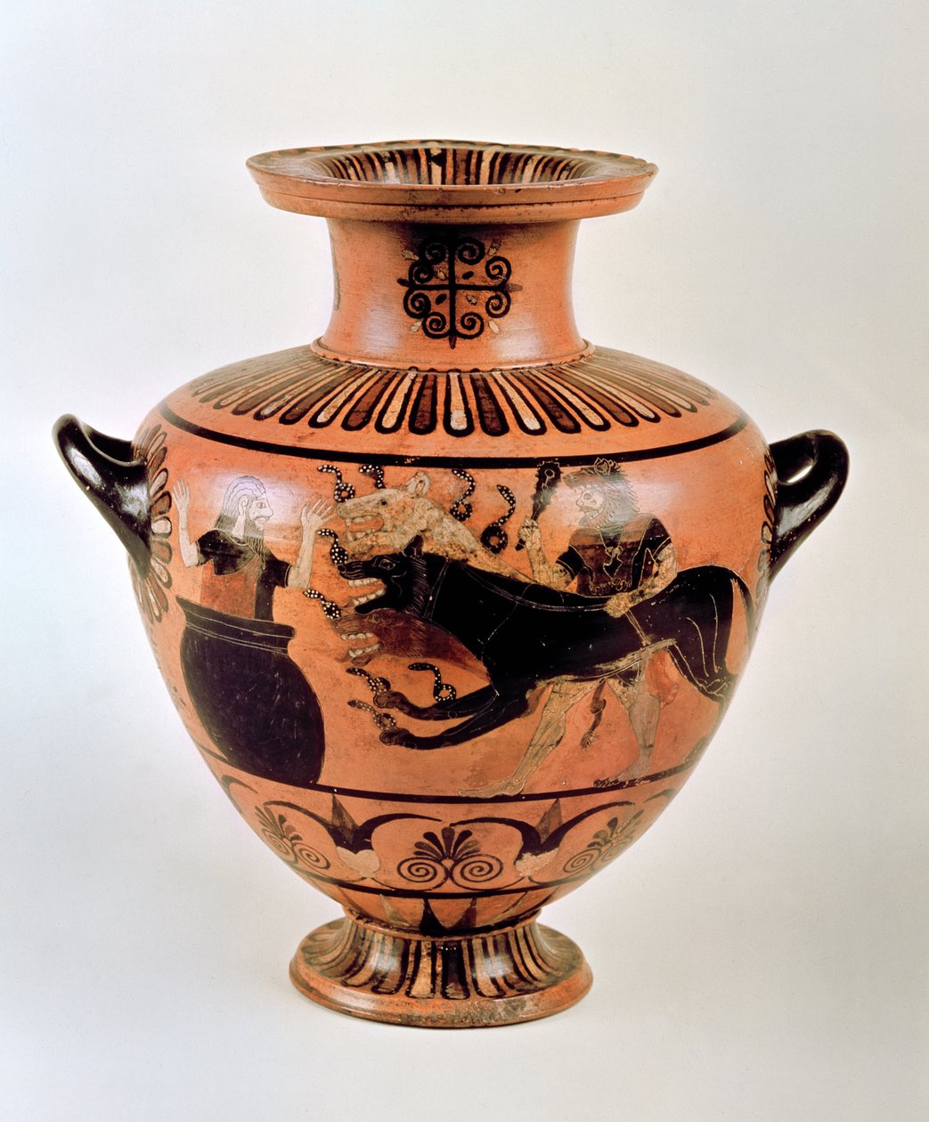 Archaikus ióniai Hydria, amely Héraklészt ábrázolja, amint Eurystheushoz viszi Cerberust, Cerveteriből, i.e. 530 körül (kerámia). alkotó: Greek