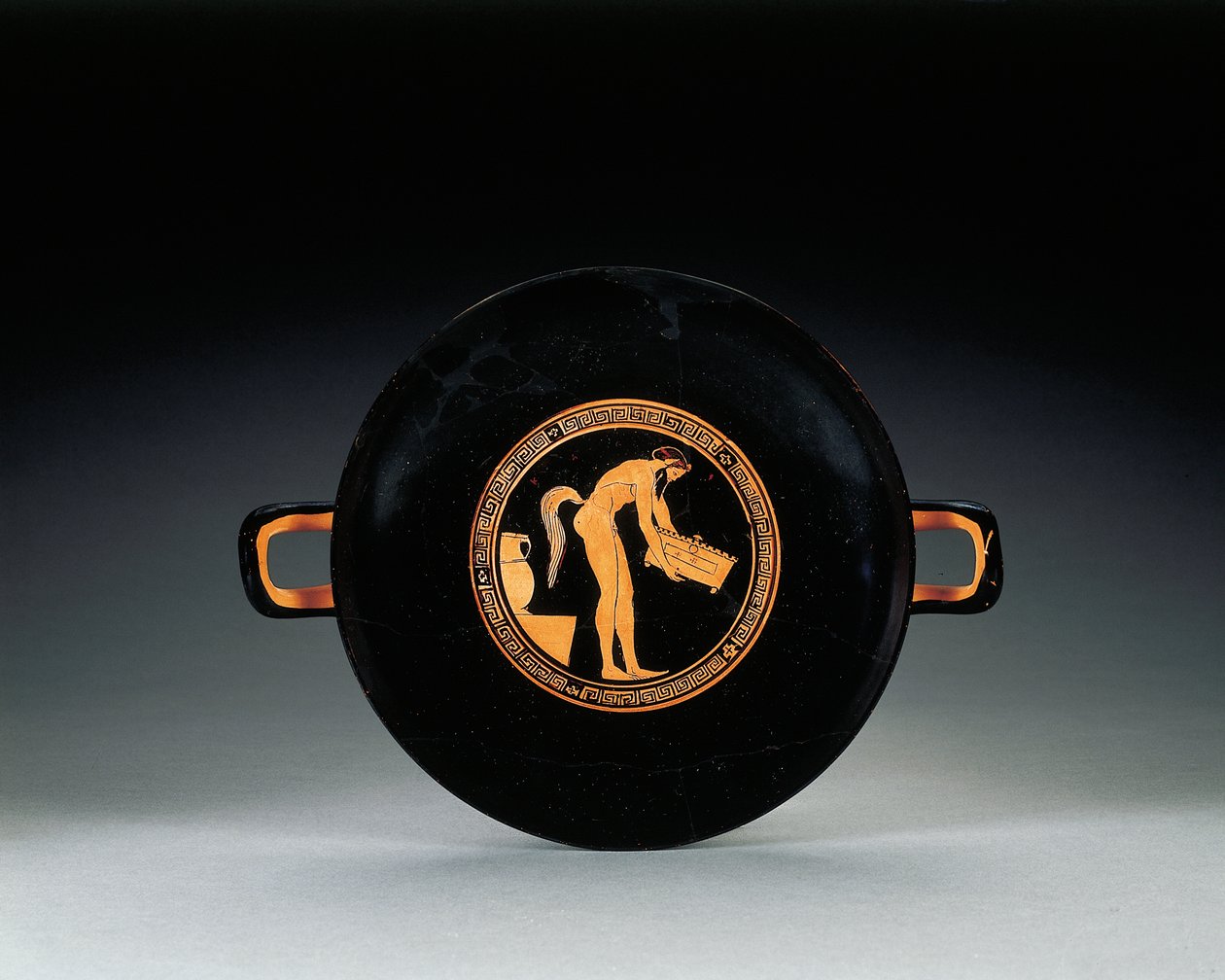 Padlás Vörös alakos kylix, ie 470 körül alkotó: Greek