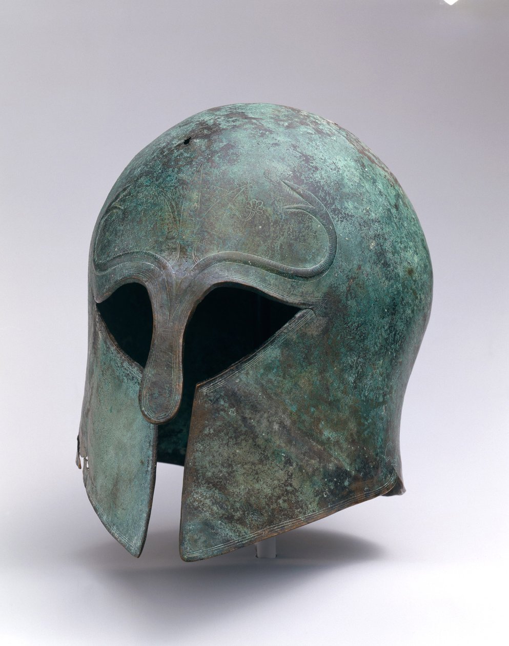 Korinthoszi típusú bronz archaikus sisak, ie 600-575 körül (bronz) alkotó: Greek