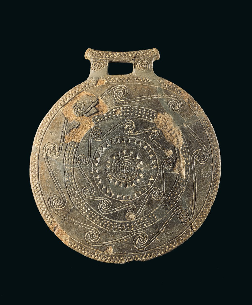 Serpenyős edény futó spirálokkal és háromszögekkel, Euboea (Evvoia) kora kükladikus I-II. időszakából, Kampos fázis (Kr.e. 2800-2700) (agyag) alkotó: Greek