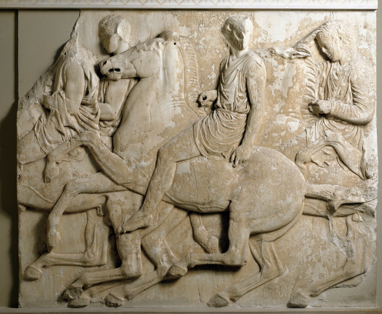 Görög művészet: „” vágtató lovasok””” parthenon fríz. Márvány domborműves harisnya. Kr.e. 447-432. Athénész, Akropolisz Múzeum alkotó: Greek