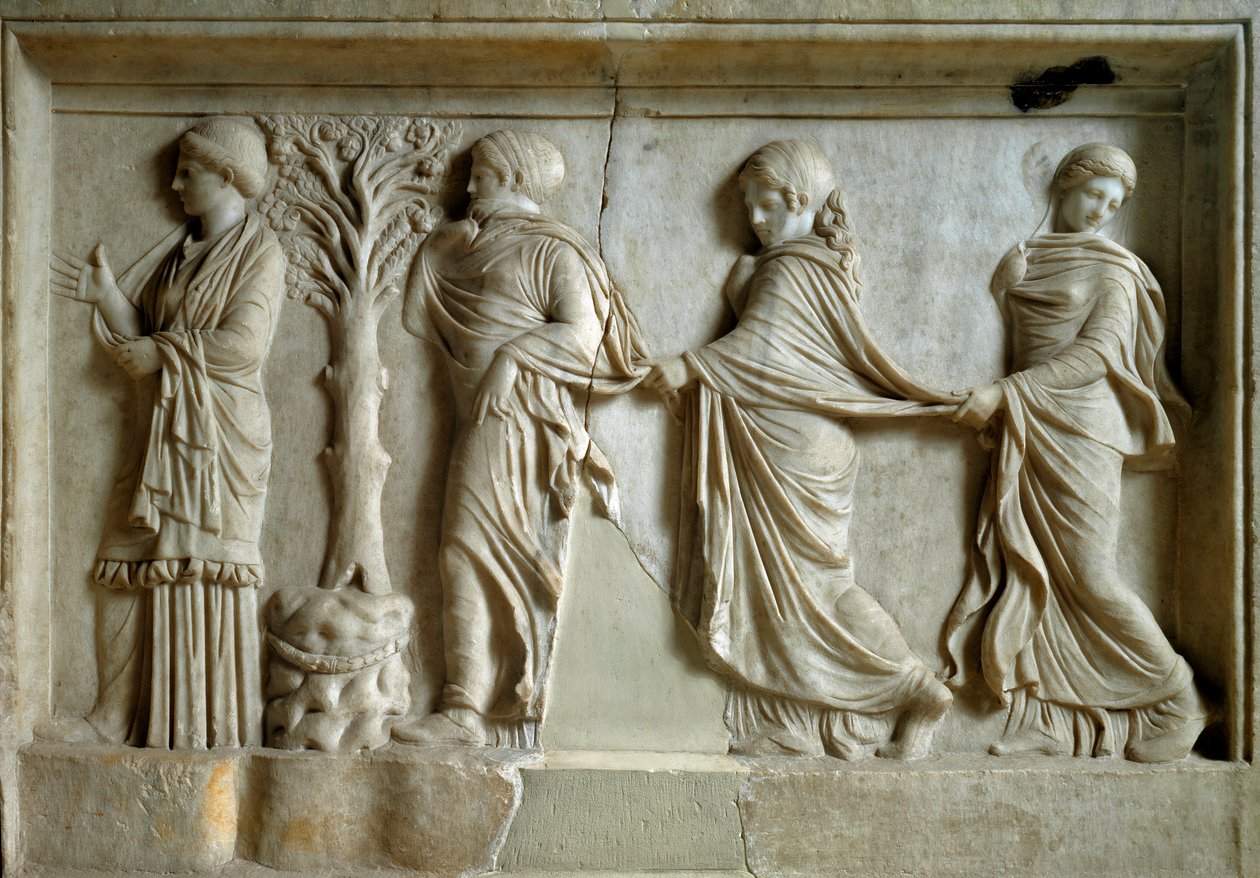 Görög művészet: alacsony dombormű, amely három nimfát ábrázol egy fiatal nő után. Kr.e. 2. század. Athénész, Piree Múzeum alkotó: Greek