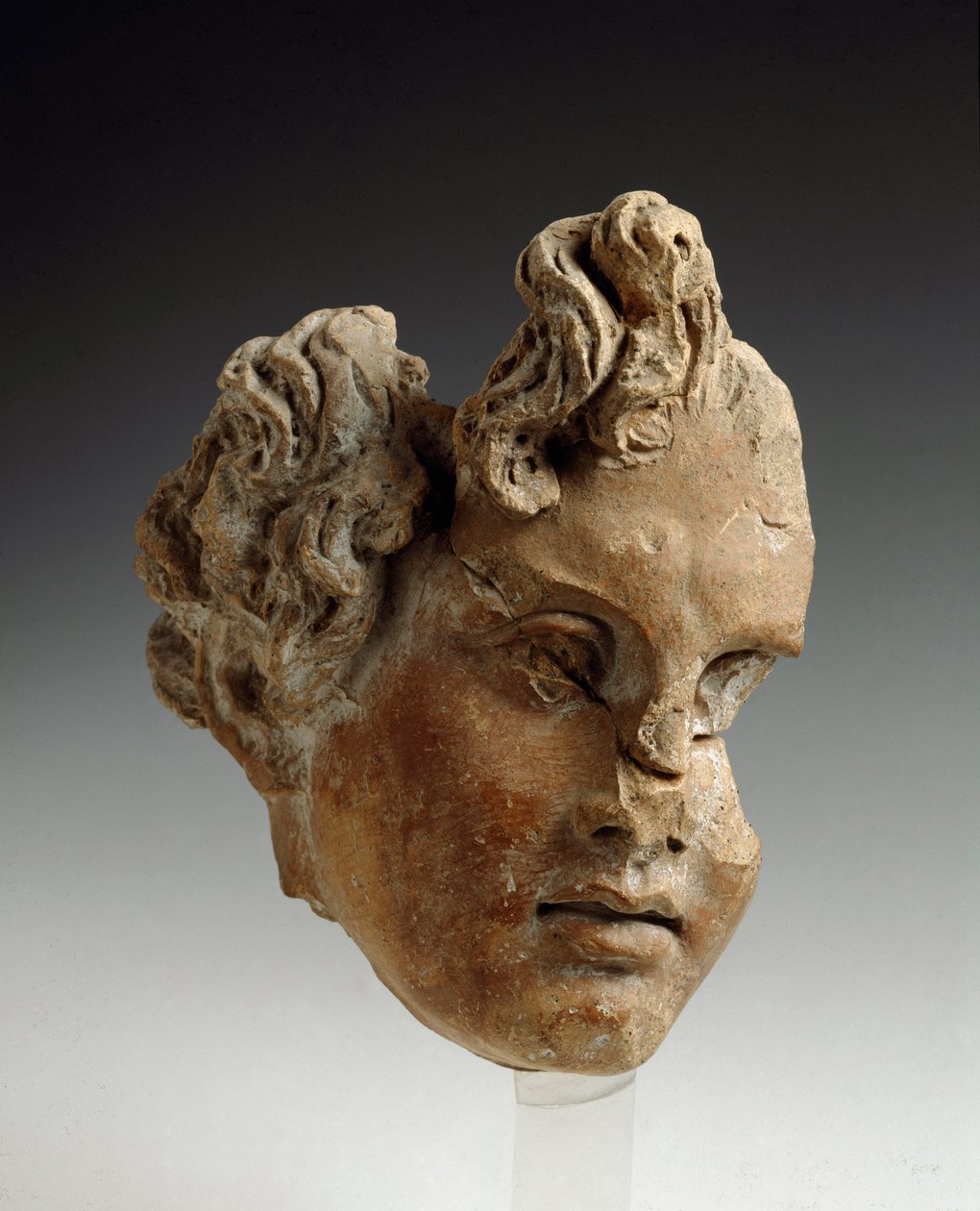 Magna Graecia (Nagy-Görögország): Fejtöredék; Monte Antennából (Roma); Kr.e. 5-4. Róma, Villa Giulia Múzeum - Nagy Görögország művészete: fejtöredék Monte Antennából (Lazio) Kr.e. 5-4. A római Villa Giulia Múzeum alkotó: Greek