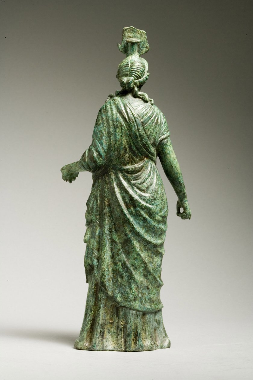 Ízisz Fortuna szobor hátulnézete, hellenisztikus, Kr.e. 1. század – Kr. u. 1. század (bronz) (elölnézethez lásd a 270388-as számot) alkotó: Greek