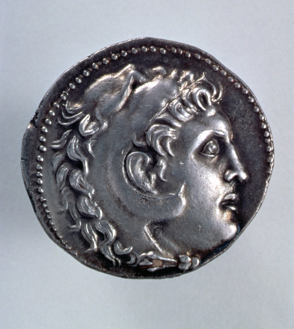 Nagy Sándor Tetradrachm, amelyen Héraklész feje látható oroszlánbőr fejdíszben alkotó: Greek School