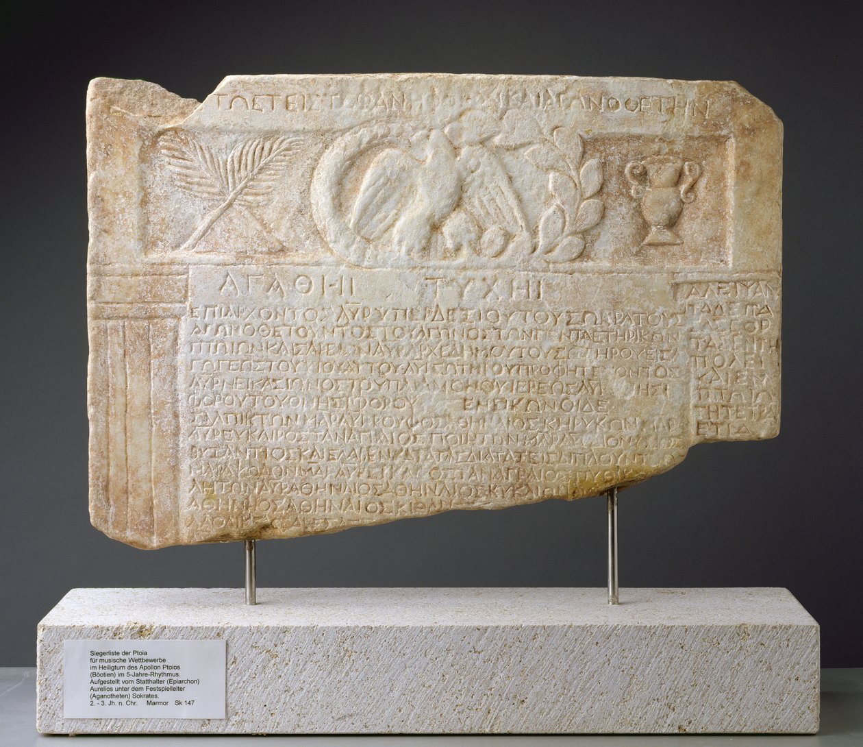 Ptoia nyerteseinek listája az Apollo-szentélyben (márvány) ötévente megrendezett zenei versenyen alkotó: Greek School