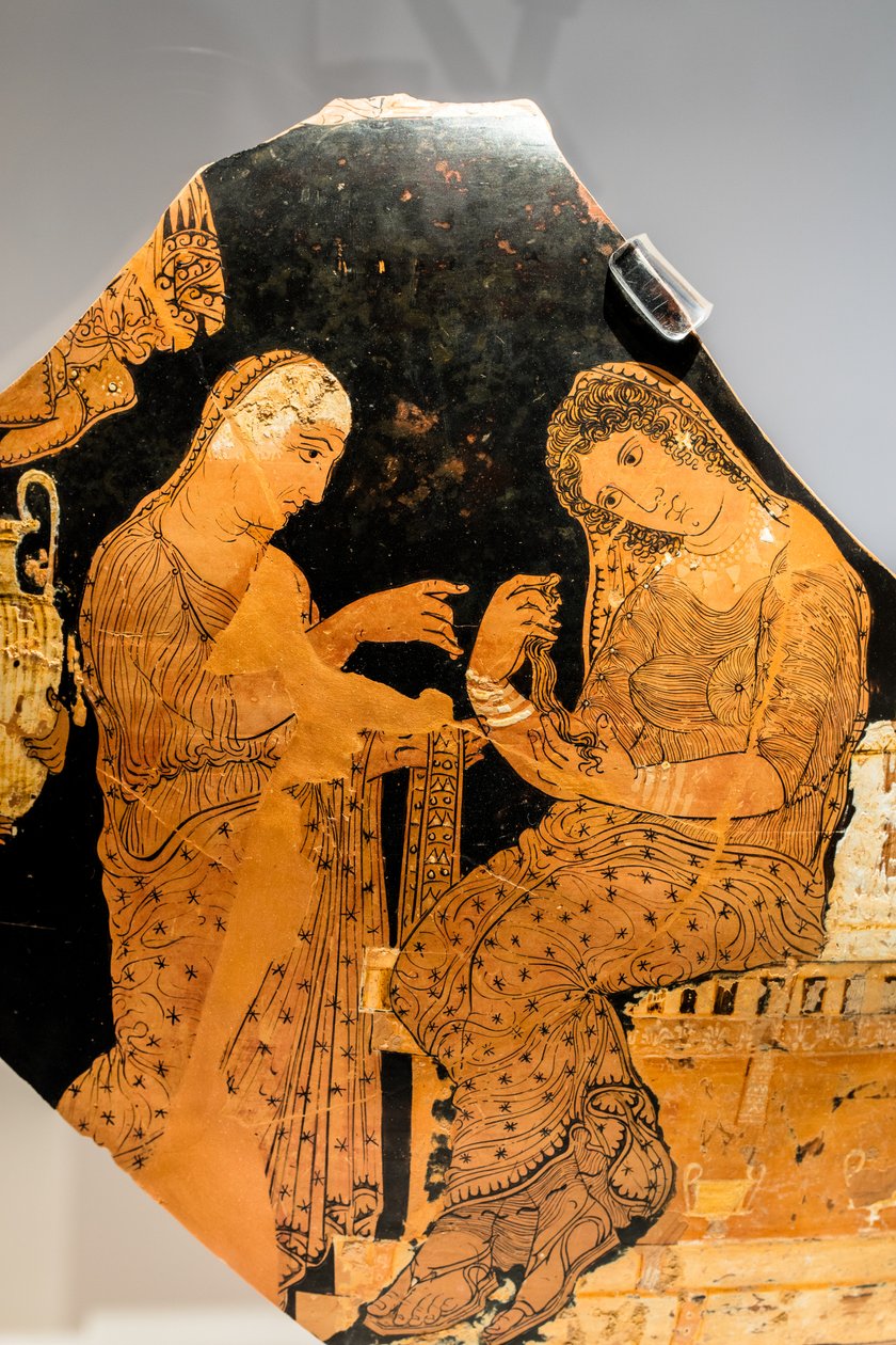 Elektra és egy szobalány Agamemnon sírjánál (kerámia sárga és fehér színű kiemelésekkel) alkotó: Greek School