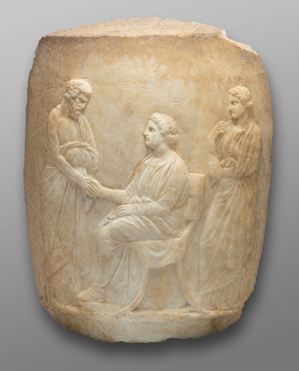 Egy temetkezési léküthosz (olajkorsó alakú emlékmű) töredéke, Kr. e. 400-301 (márvány) alkotó: Greek School