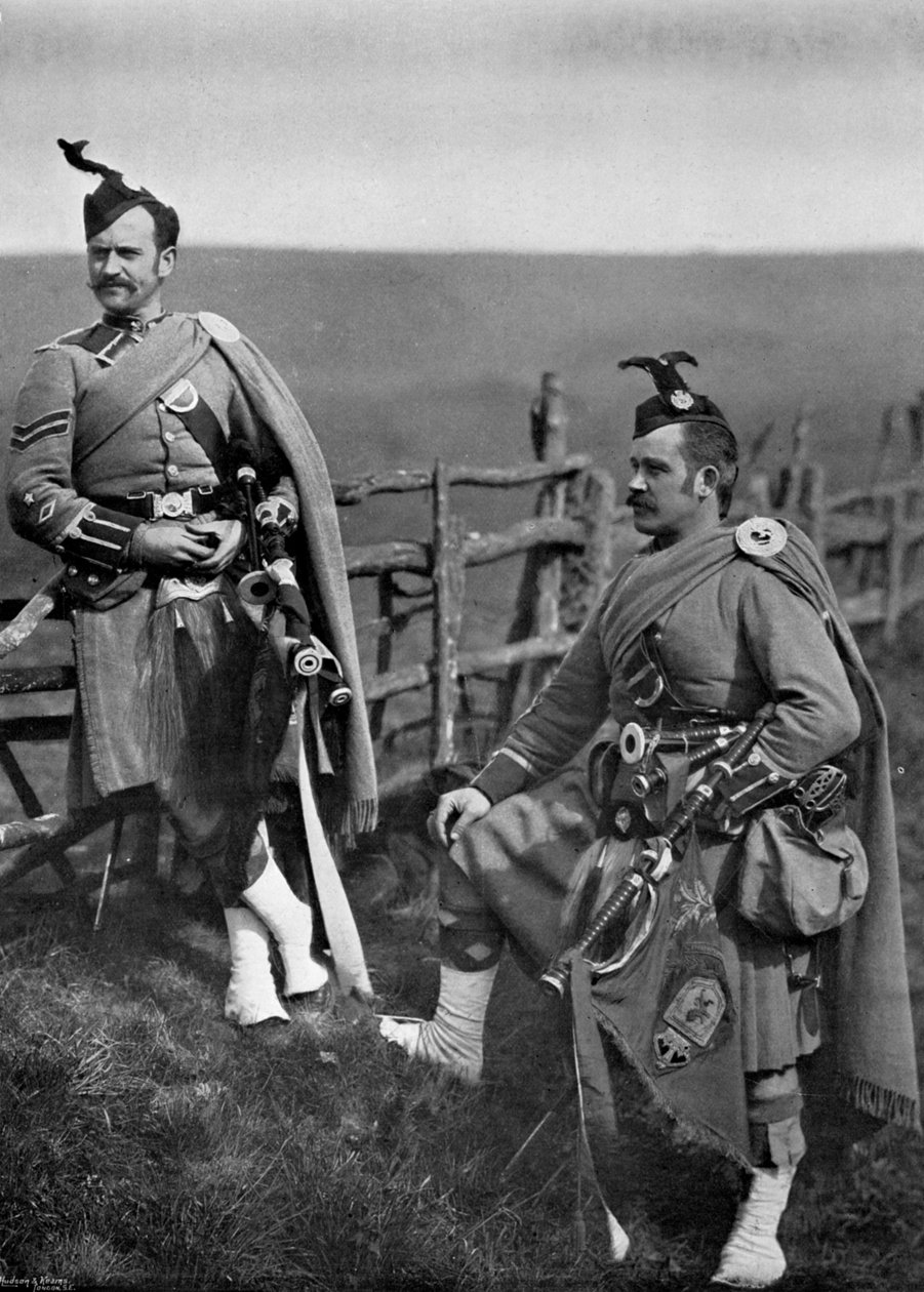 Pipe-Major Reith és Piper Reith tizedes a londoni skót szövetségtől, 1896. alkotó: Gregory and Co