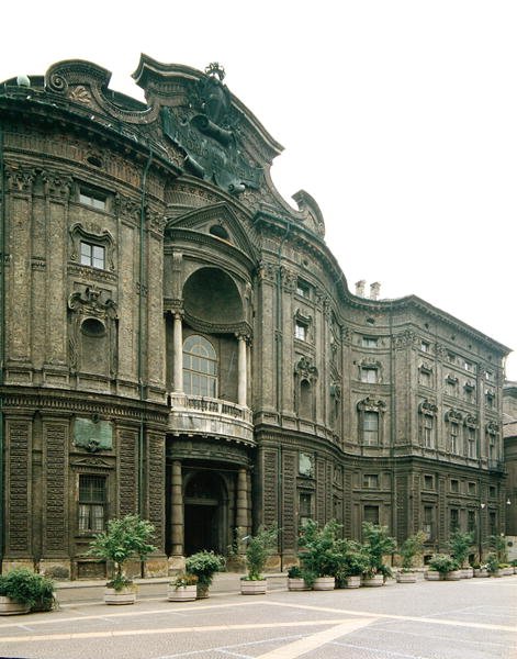 A Palazzo Carignano homlokzata (fotó) alkotó: Guarino Guarini