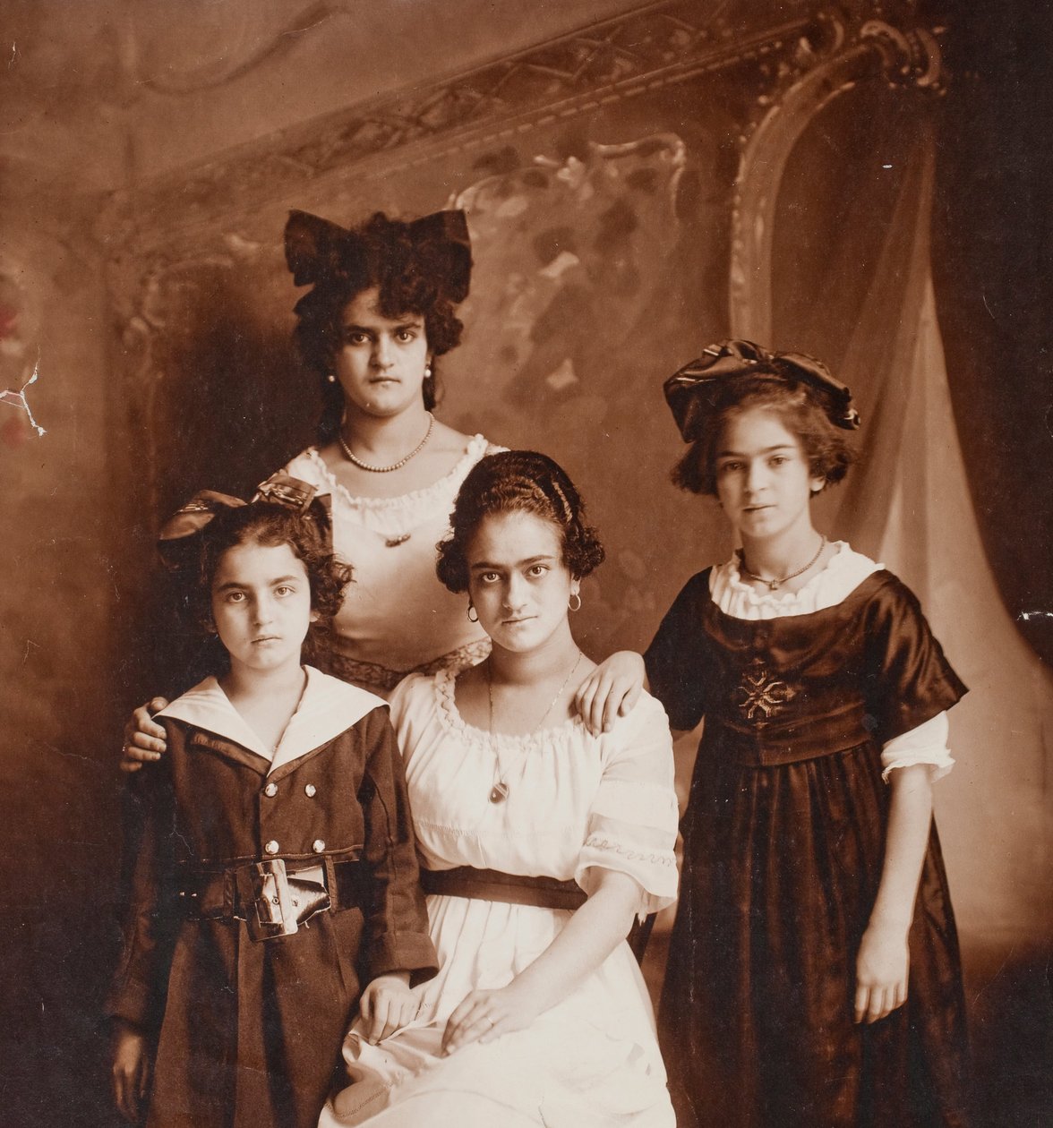 Matilde, Adriana, Frida és Cristina Kahlo alkotó: Guillermo Kahlo