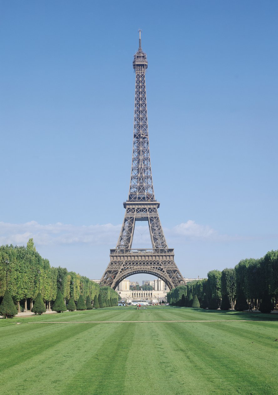 Az Eiffel-torony, kilátással a Palais de Chaillot felé, 1887-89 között épült alkotó: Gustave Eiffel
