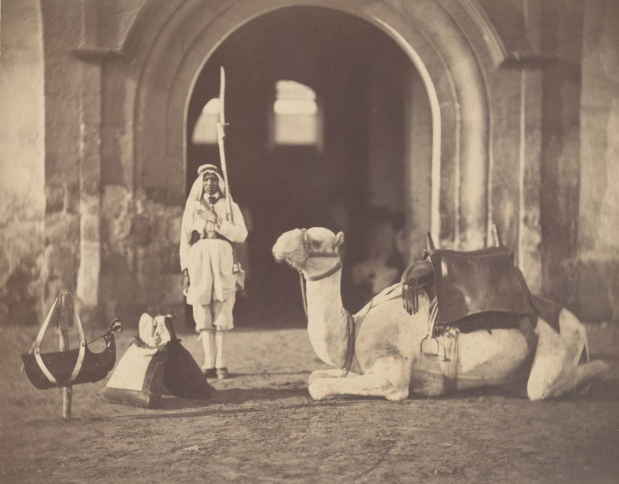 [Katona és katonai teve], 1866. alkotó: Gustave Le Gray