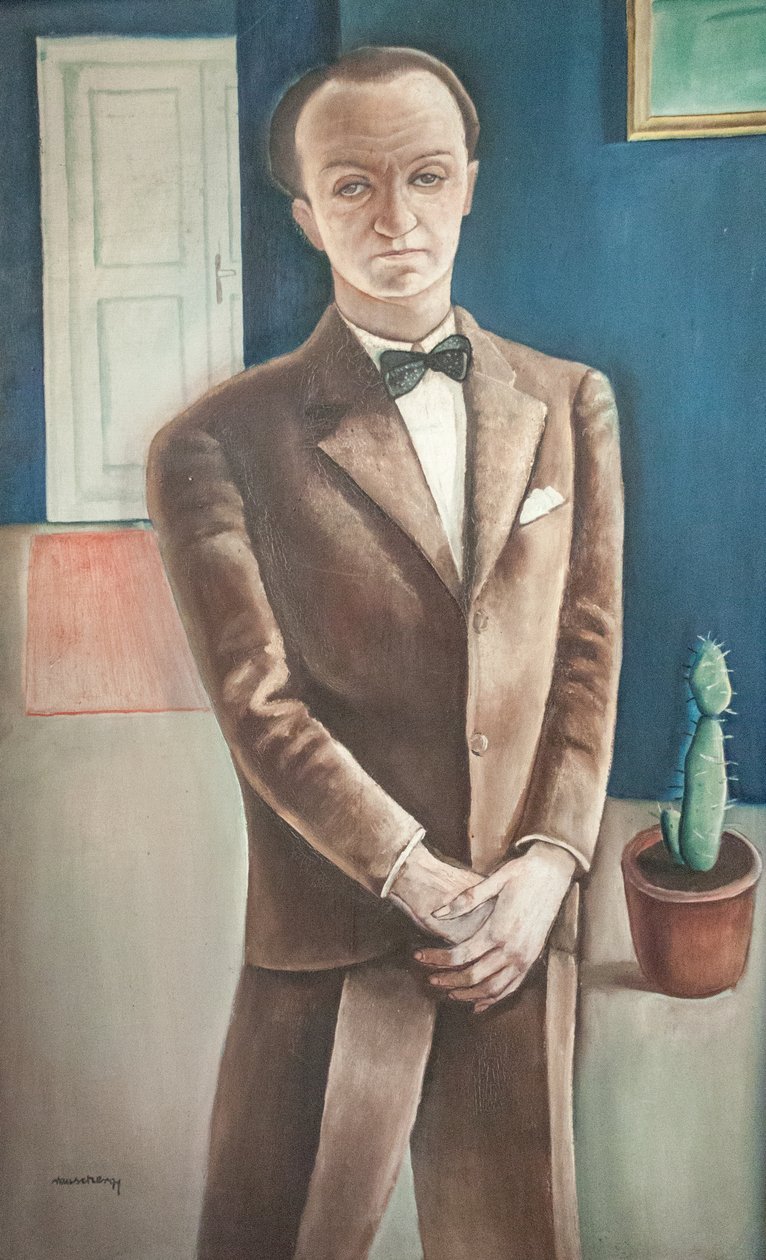 Oltonyos ferfi kaktusszaln Angol: Man_in_suit_with_cactusn alkotó: Gyorgy Rauscher