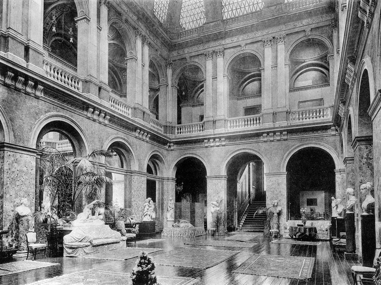 The Great Hall, Bridgewater House, 1908. alkotó: HN King