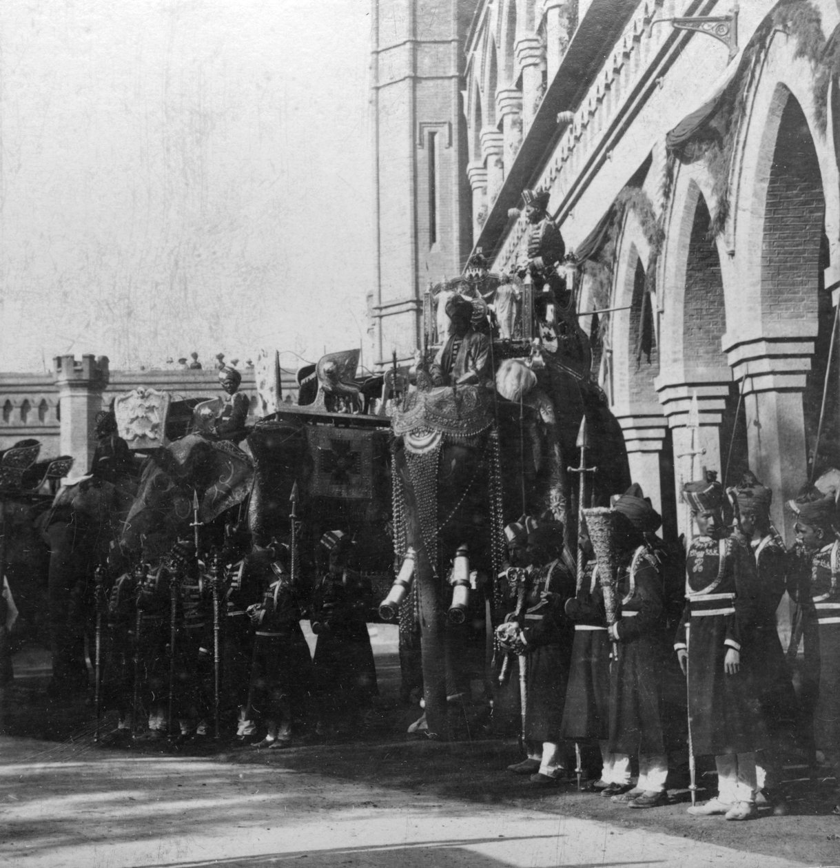 Az alkirályok elefántja, Delhi, India, 1900-as évek. alkotó: H. Hands and Son
