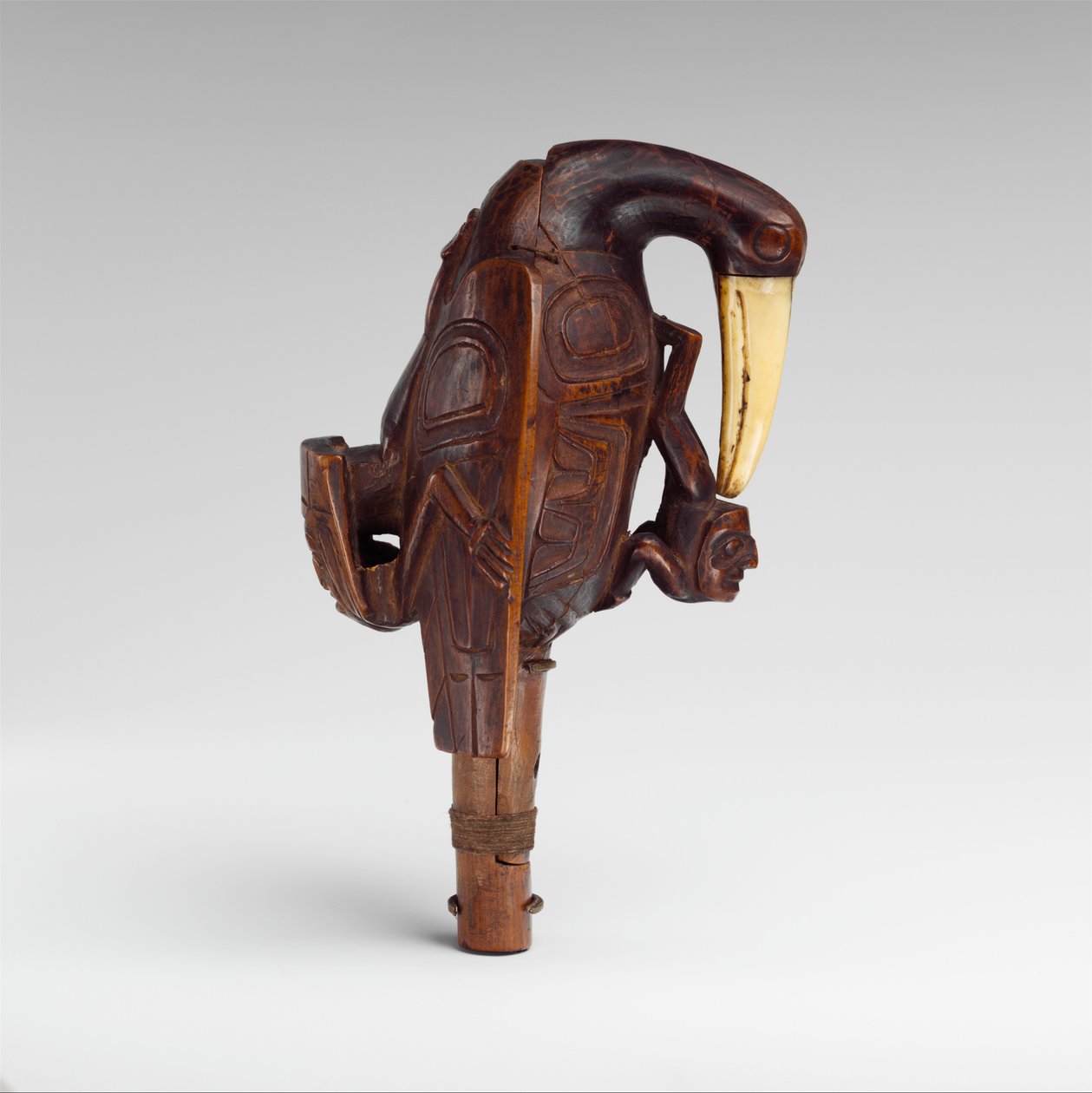 Raven Rattle, 1840 körül (fa és elefántcsont) alkotó: Haida