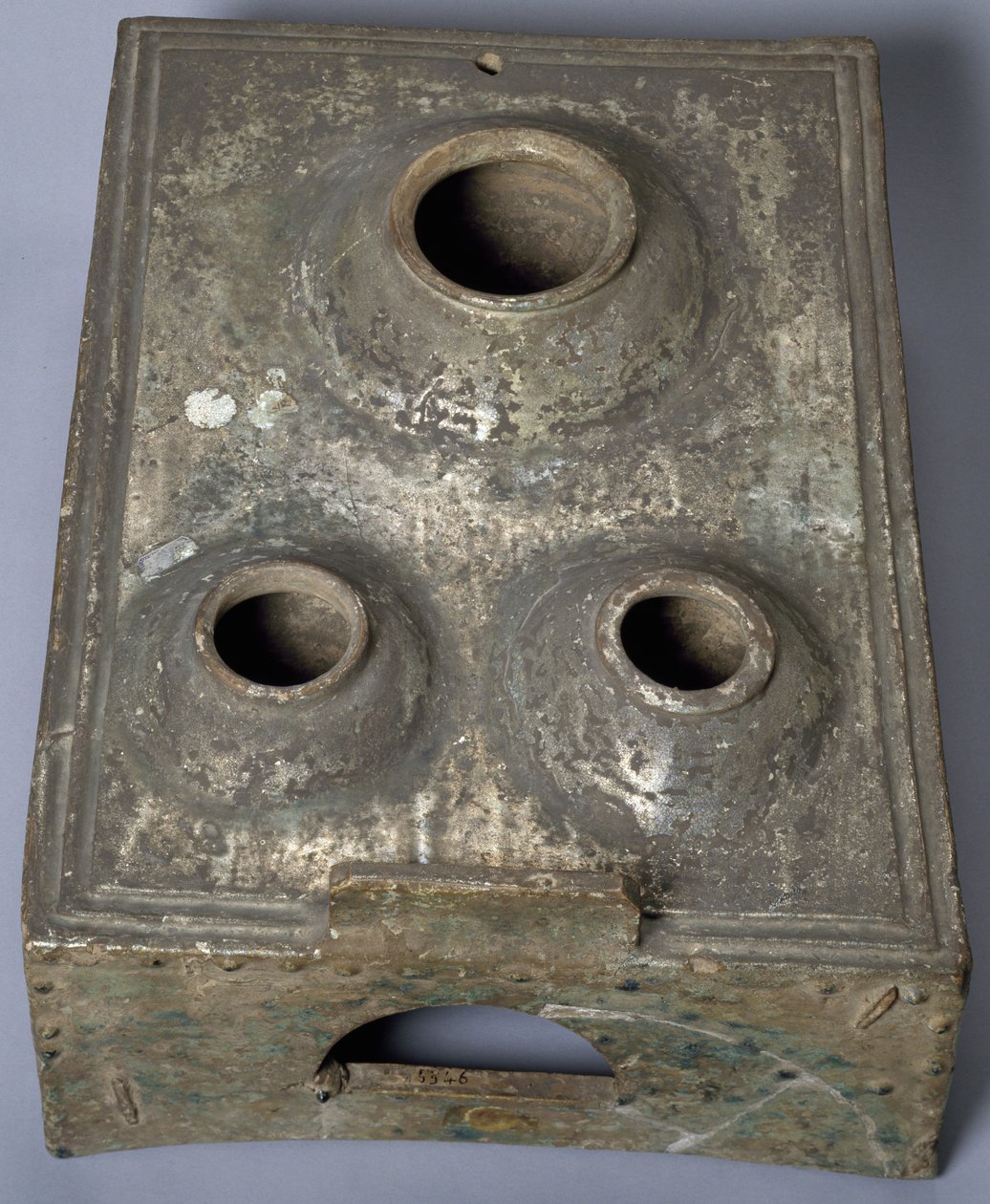 Miniatűr tűzhely, Kína. Kínai civilizáció, Han-dinasztia, Kr.e. 3. század – Kr.u. 3. század (fém) alkotó: Han Dynasty Chinese School