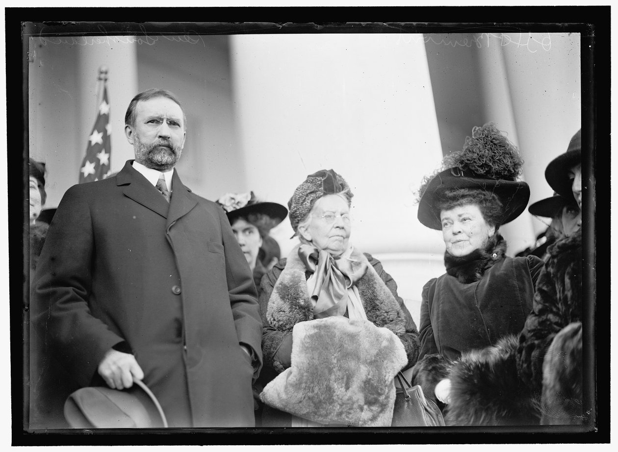 Miss Belva Ann Lockwood, Southerland szenátorral alkotó: Harris & Ewing