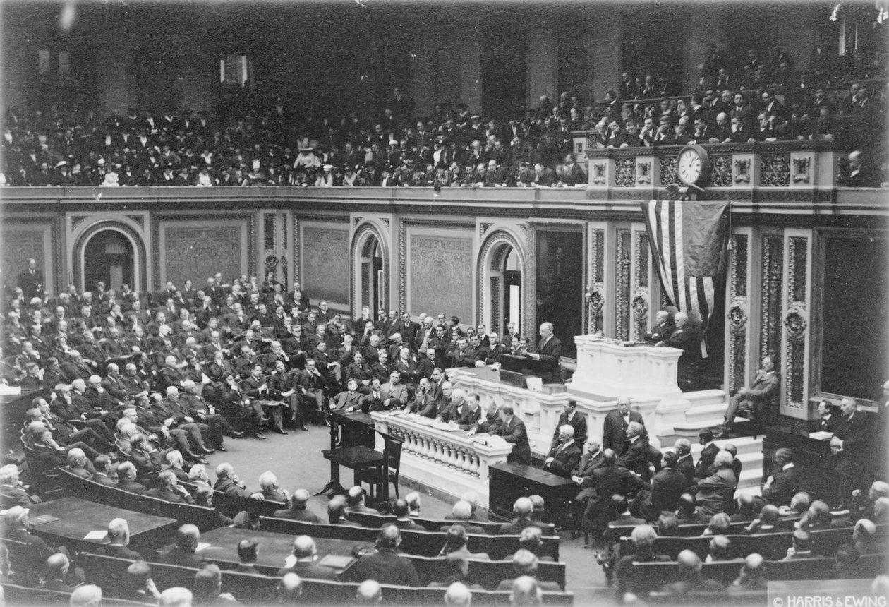 Woodrow Wilson elnök beszédet mond a Kongresszuson, 1917 körül (f/w fotó) alkotó: Harris & Ewing