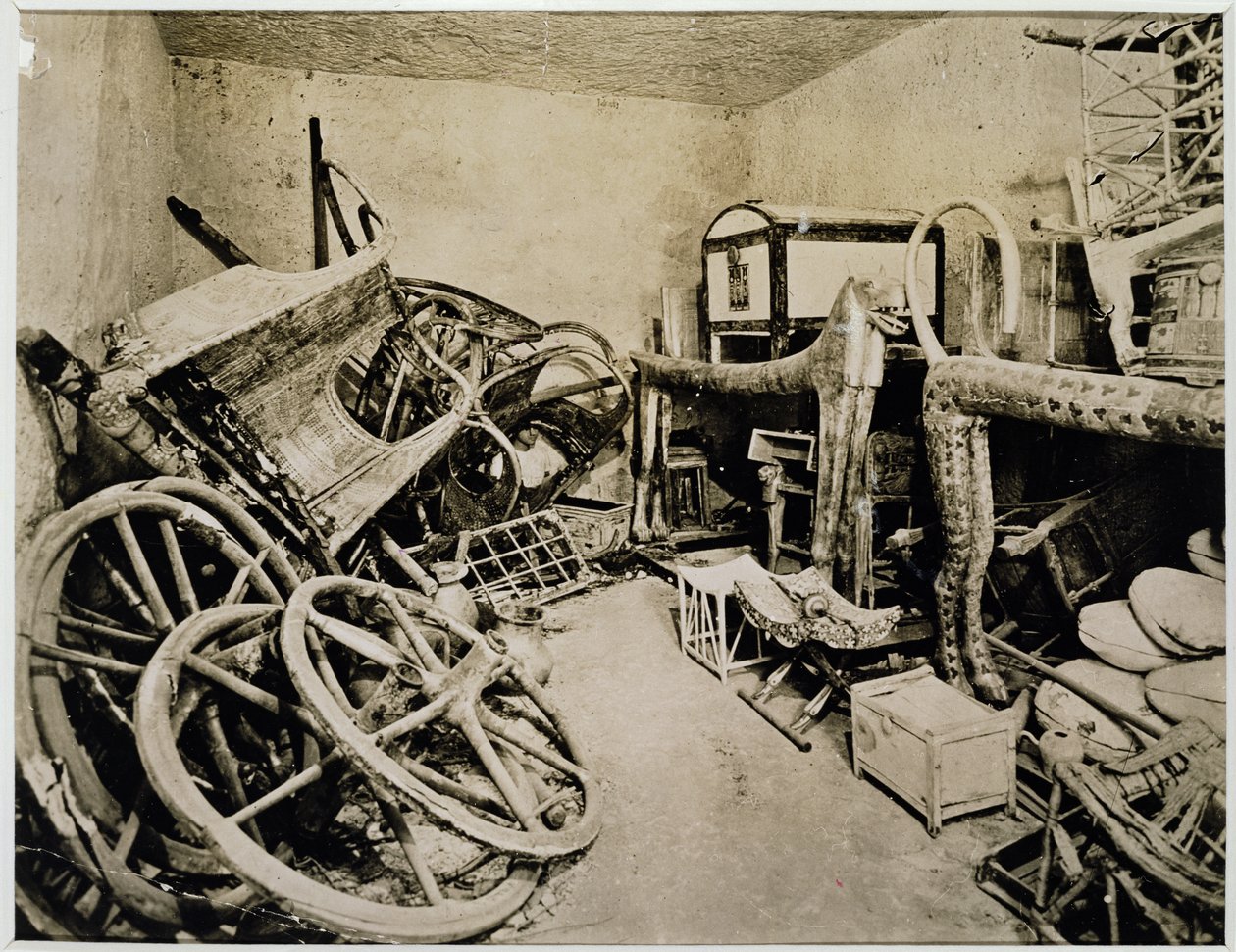 Kilátás Tutanhamon sírjának előkamrájára délre nézve, a Királyok Völgye, 1922. november (zselatin ezüst nyomat) alkotó: Harry Burton