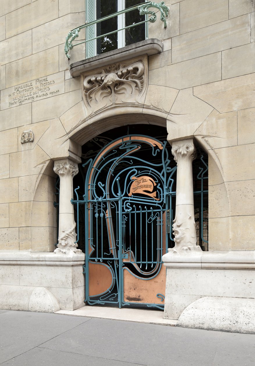 A Castel Beranger bejárati ajtaja, szecessziós stílusban, 1895 és 1898 között épült Párizs 16. kerületében (fotó) alkotó: Hector Guimard