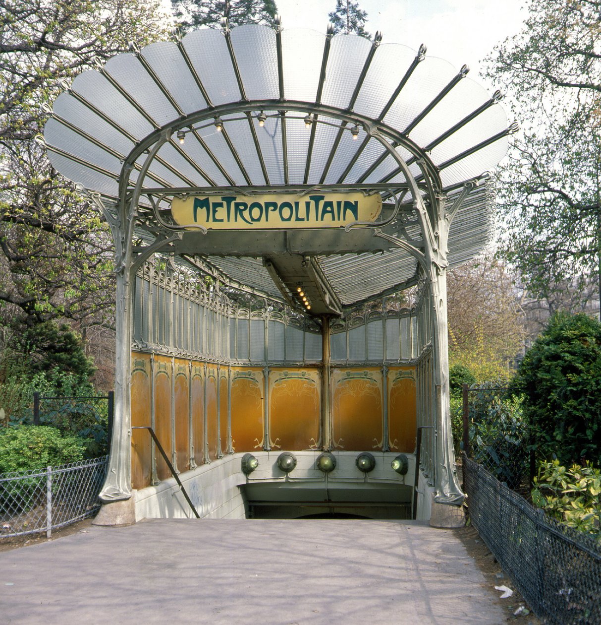 Porte Dauphine, metrómegálló, Guimard építészet. alkotó: Hector Guimard