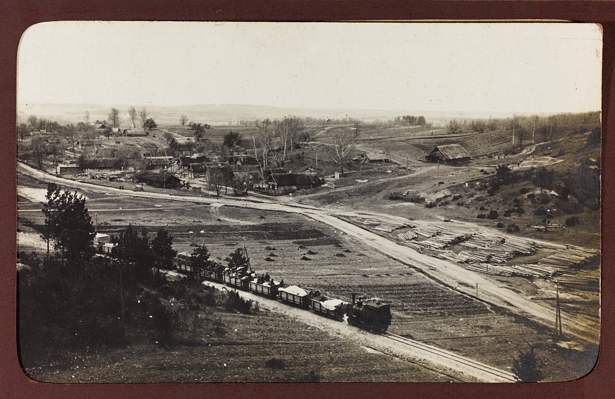 Első világháború: Ukrajna 1914-1916 között a német hadsereg inváziója idején. Tehervonat (f/w fotó) alkotó: Heldenfriedhof Dsessentniki (attr. to)