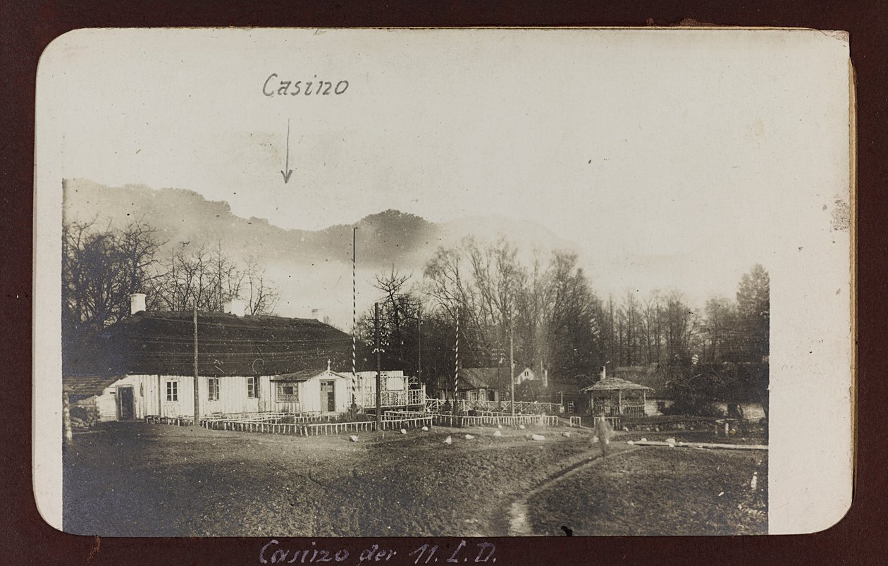 Első világháború: Ukrajna 1914-1916 között a német hadsereg inváziója idején. Kaszinó nevű épület (f/w fotó) alkotó: Heldenfriedhof Dsessentniki (attr. to)