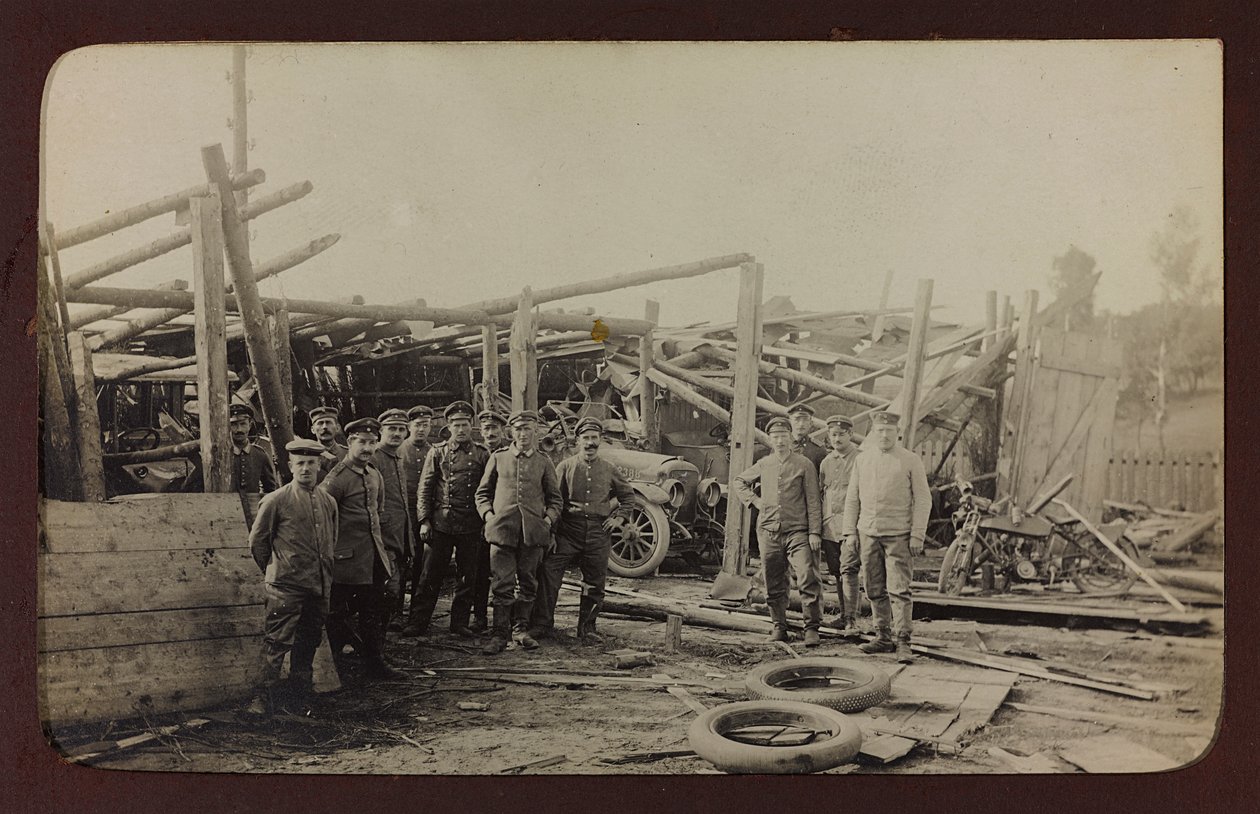 Első világháború: Ukrajna 1914-1916 között a német hadsereg inváziója idején. Katonák csoportja (f/w fotó) alkotó: Heldenfriedhof Dsessentniki (attr. to)