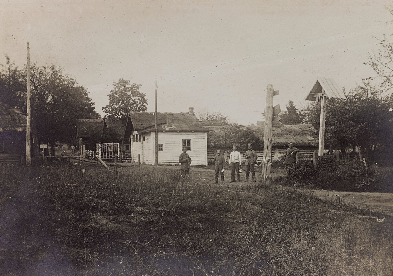 Első világháború: Ukrajna 1914-1916 között a német hadsereg inváziója idején. Országút (f/w fotó) alkotó: Heldenfriedhof Dsessentniki (attr. to)