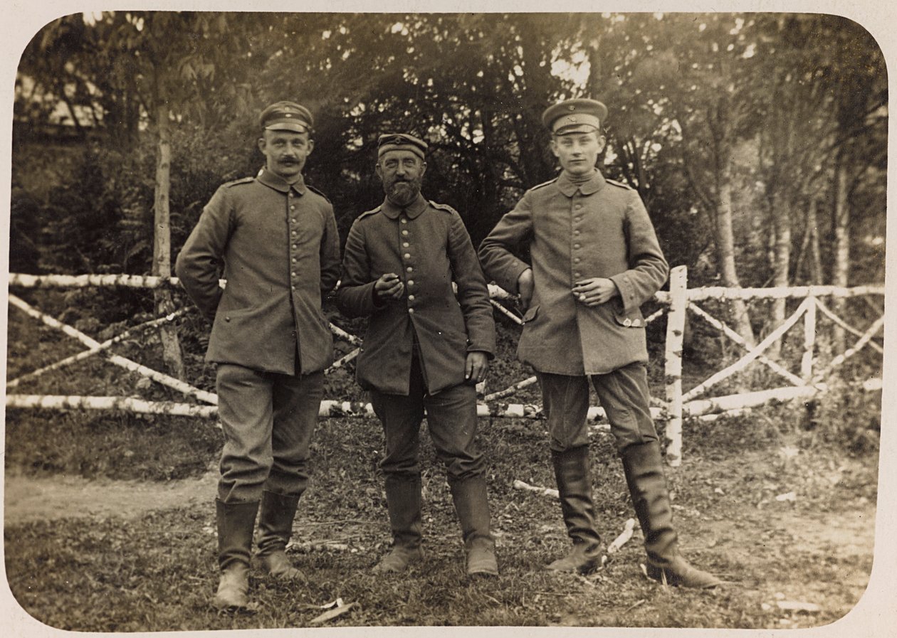 Első világháború: Ukrajna 1914-1916 között a német hadsereg inváziója idején. Katonák csoportja (f/w fotó) alkotó: Heldenfriedhof Dsessentniki (attr. to)