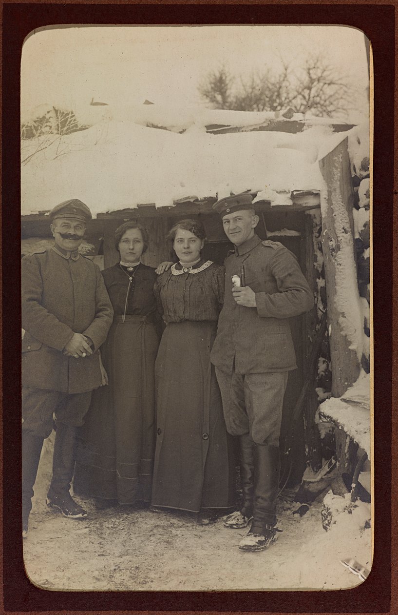 Első világháború: Ukrajna 1914-1916 között a német hadsereg inváziója idején. A csoport portréja (f/w fotó) alkotó: Heldenfriedhof Dsessentniki (attr. to)
