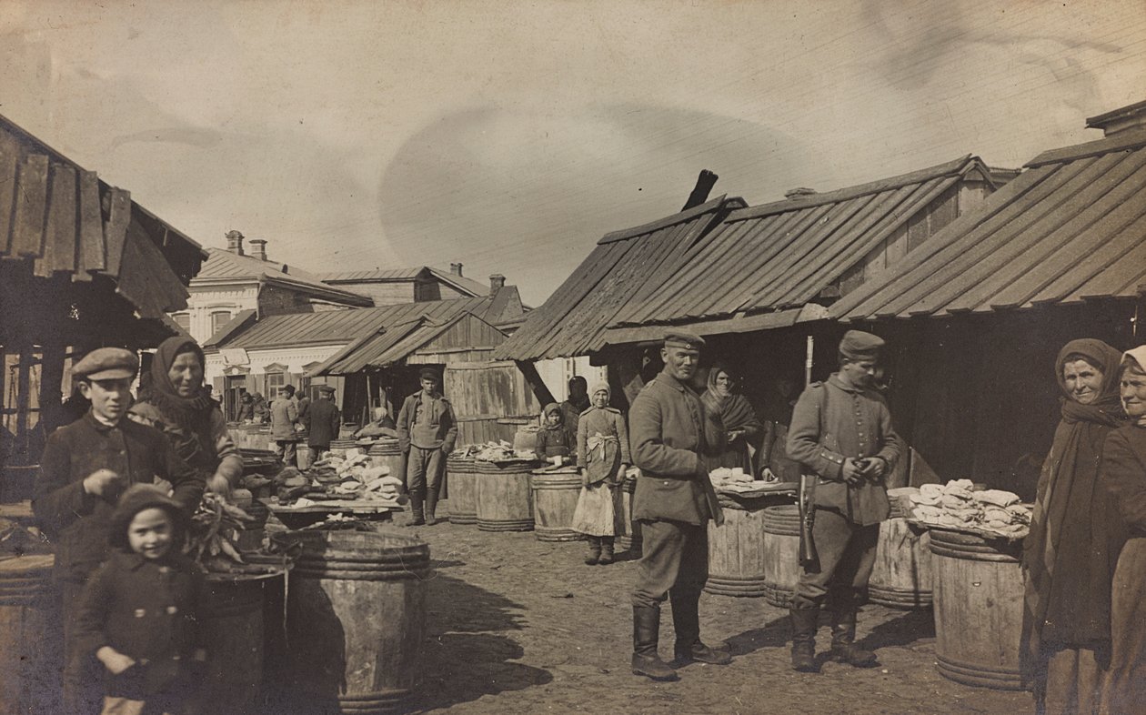 Első világháború: Ukrajna 1914-1916 között a német hadsereg inváziója idején. Katonai a piacon (f/w fotó) alkotó: Heldenfriedhof Dsessentniki (attr. to)