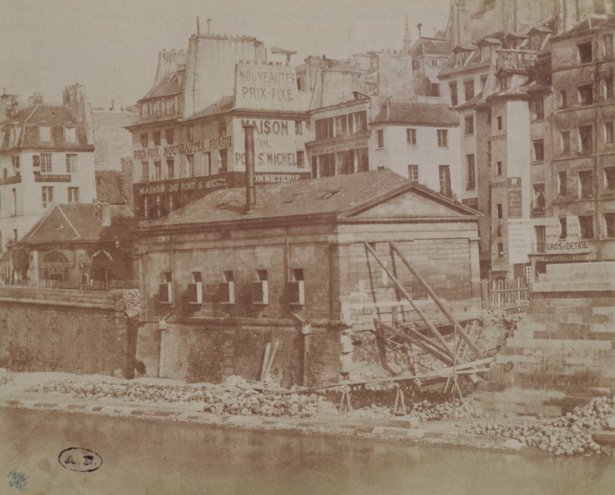 Régi párizsi házak kilátása a Pont St.Michel felé, 1851 körül (kalotípus fotó) alkotó: Henri Jean Louis Le Secq