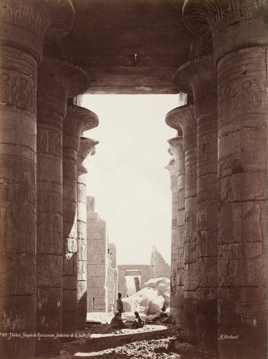 Théba, a Ramesseum temploma, a Hypostyle Hall belseje alkotó: Henri Béchard
