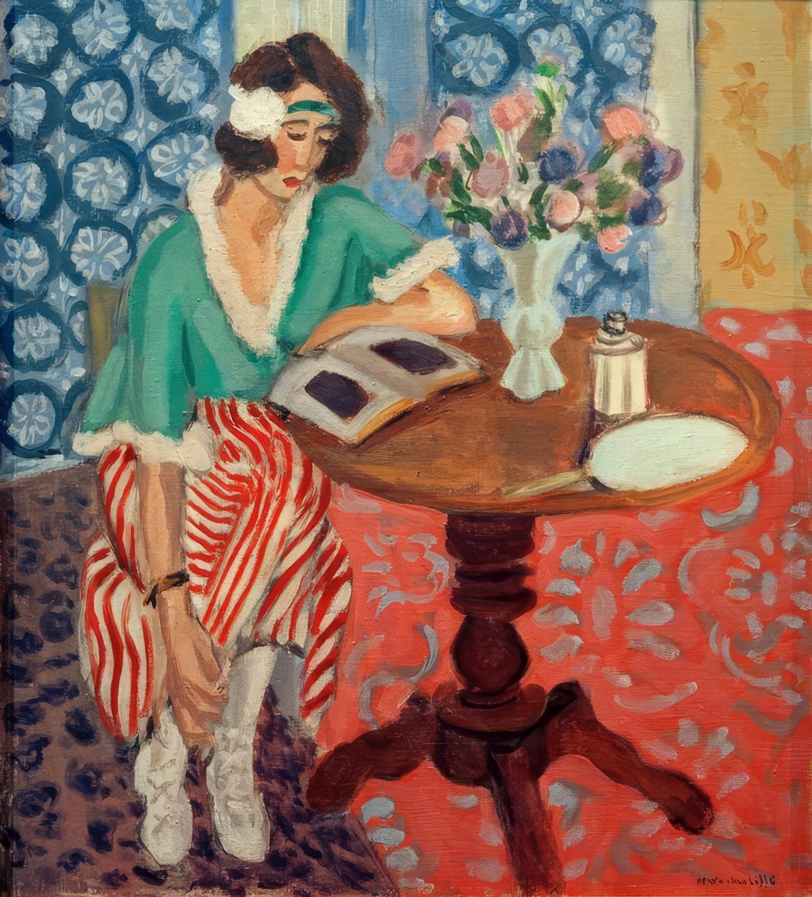 Nő olvas egy asztalnál ((zöld, piros csíkos ruhában) alkotó: Henri Matisse