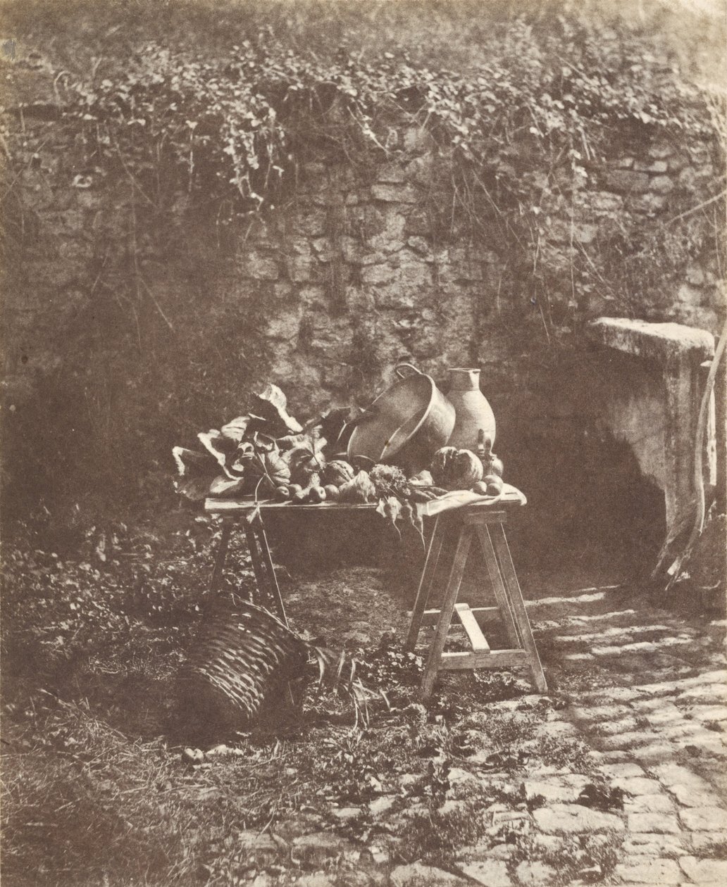 Csendélet- Bogrács, kancsó és zöldségek egy bakaasztalon alkotó: Henri Victor Regnault