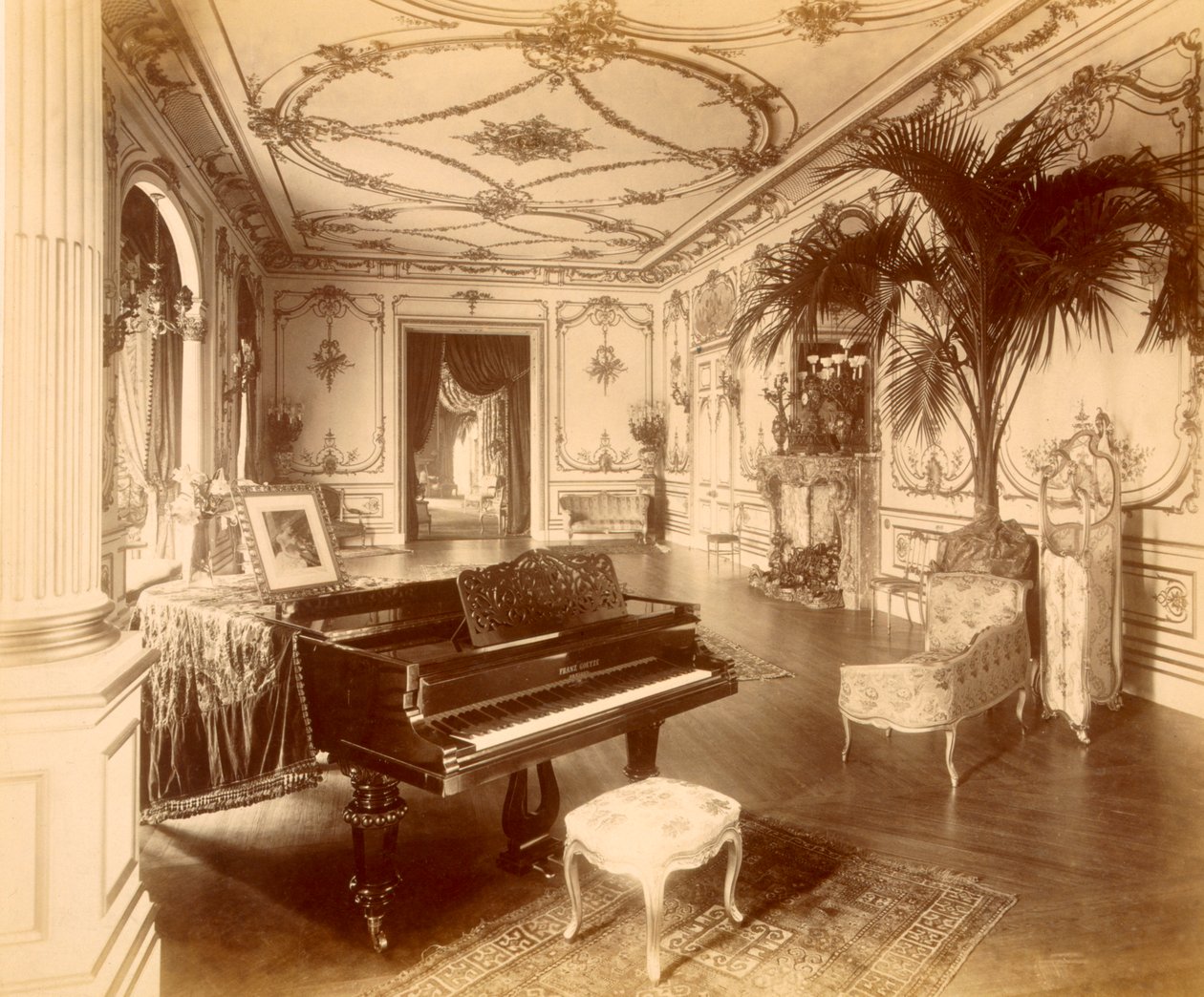 A bálterem a Grosvenor Place 17. szám alatt, London, 1890. alkotó: Henry Bedford Lemere