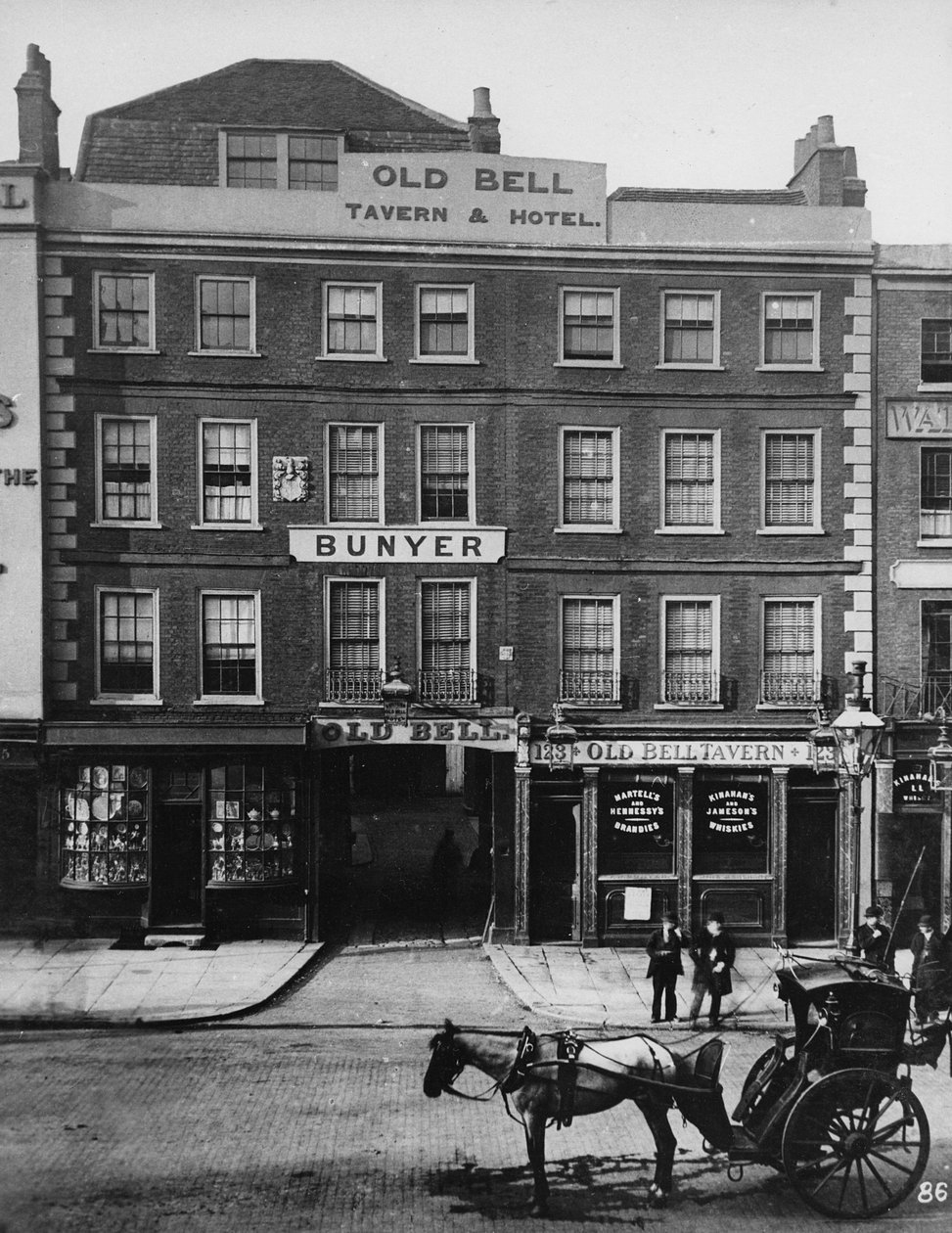 The Old Bell Inn, High Holborn, 1884 körül alkotó: Henry Dixon