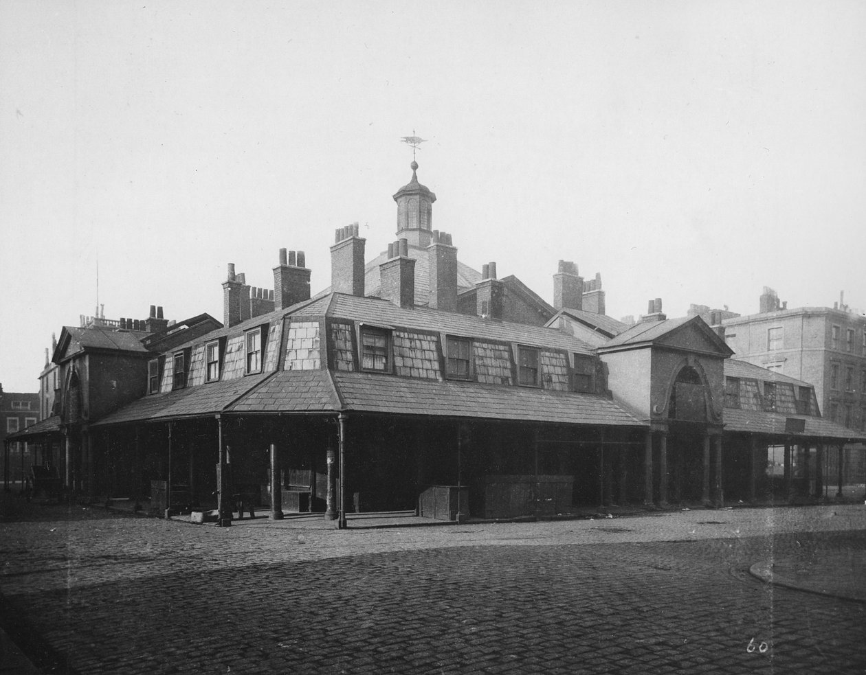 Az Oxford Market House, Great Titchfield Street, az Oxford Streettől északra, 1880 körül. alkotó: Henry Dixon