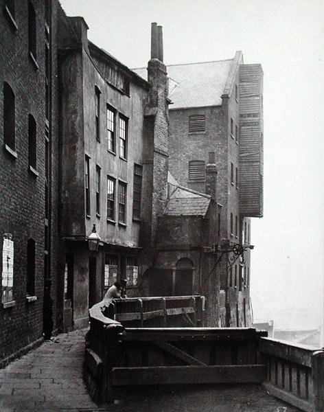 A St. Mary Overie Dock figuráinak képe, Bankside alkotó: Henry Dixon